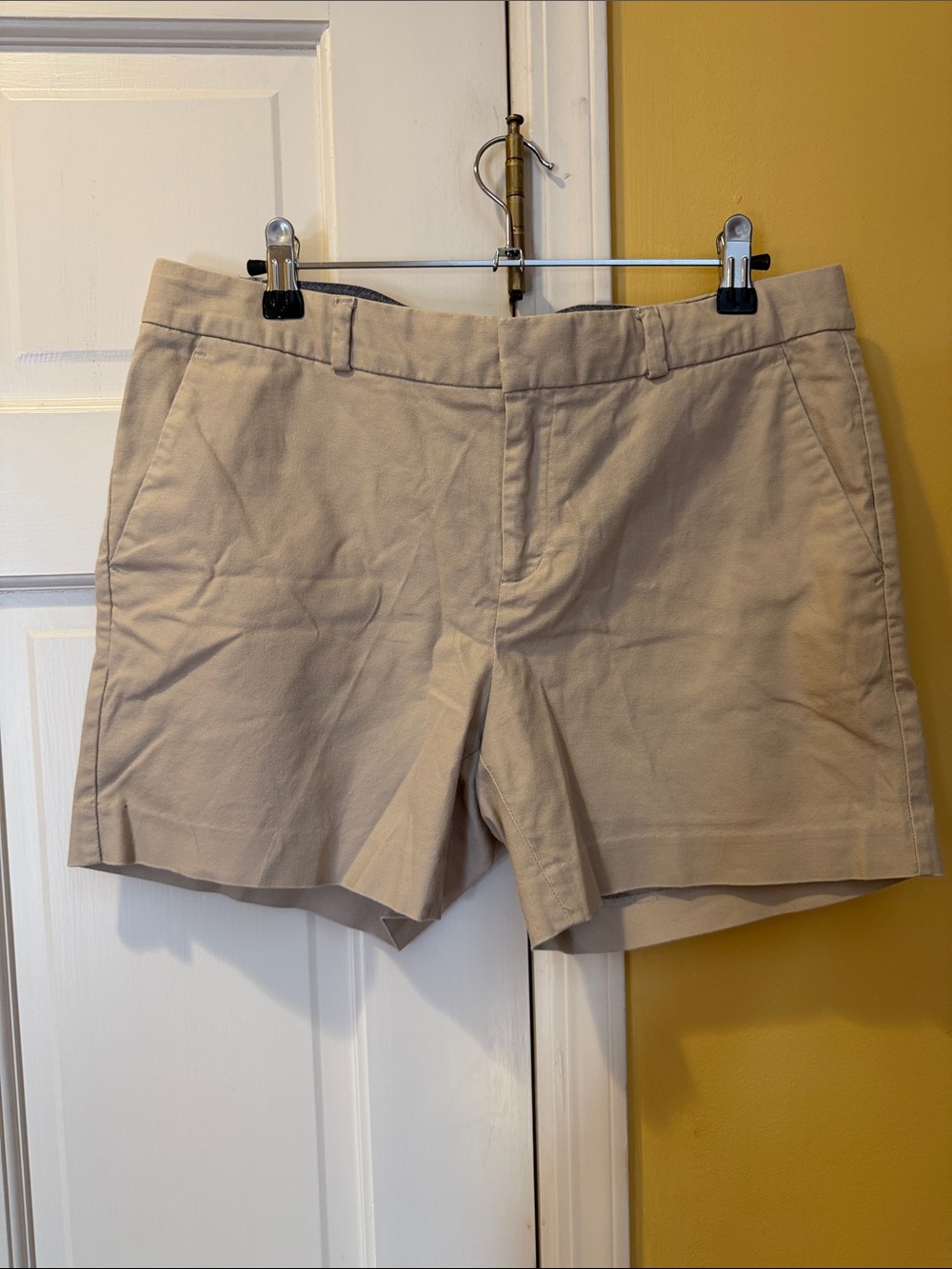 Banana Republic Beige Khaki Bermuda Shorts size 6
